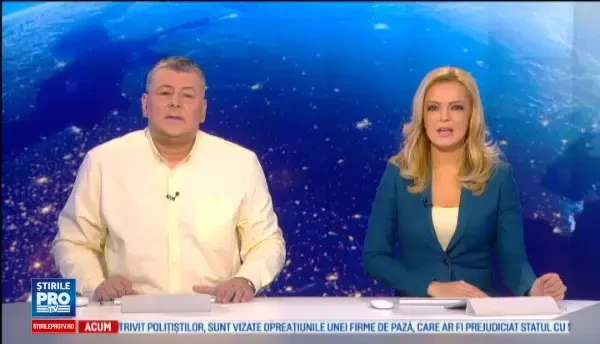 O masina a luat foc in mers pe autostrada Nadlac - Arad. Soferul si pasagerul s-au salvat la timp