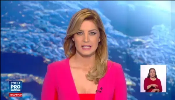 Exercitii fizice in bucatarie, cu un pahar de vin drept stimulent. Clipurile cu care o tanara mama a devenit celebra