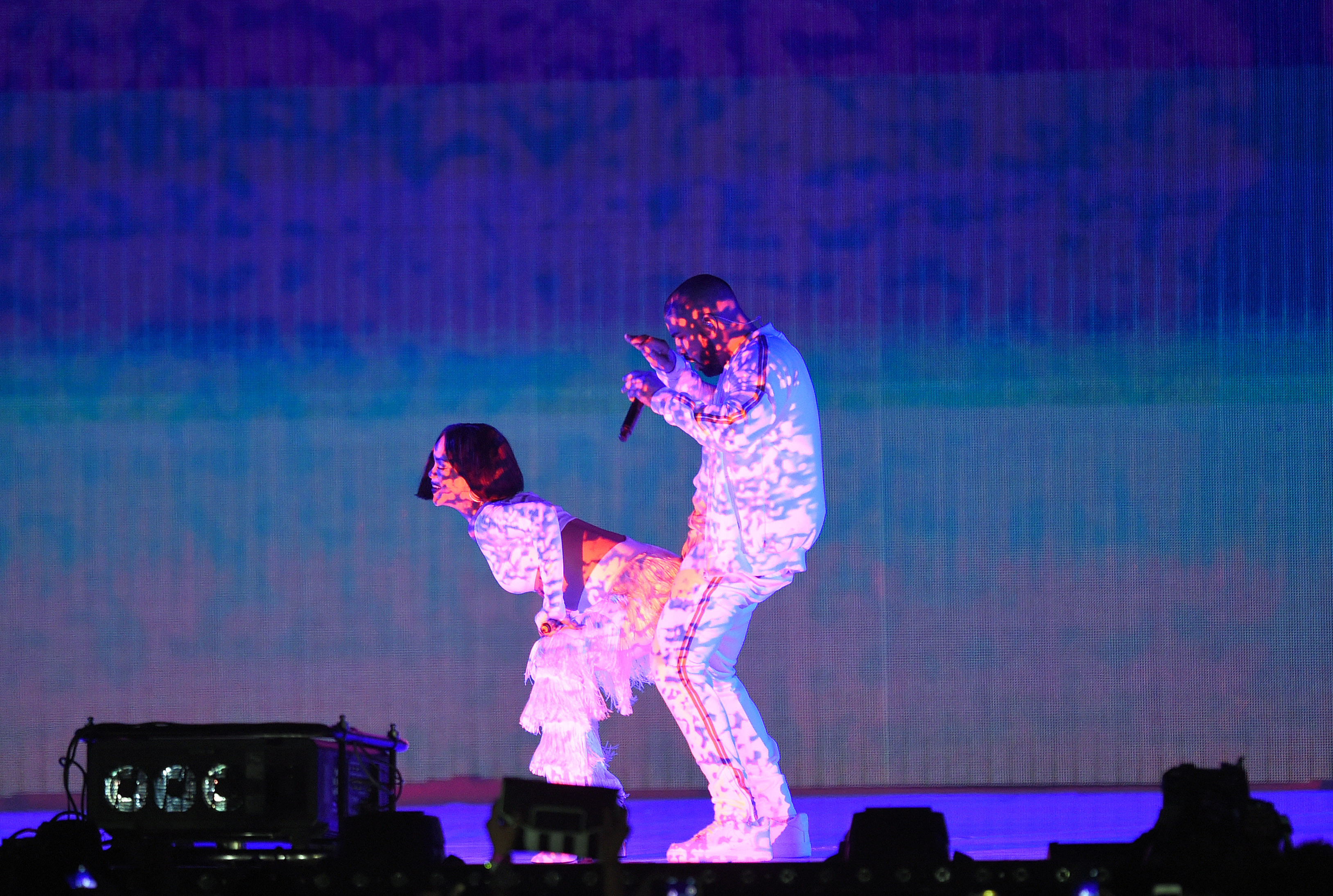 Rihanna si Drake s-au despartit. Cu cine s-ar fi inselat unul pe celalalt