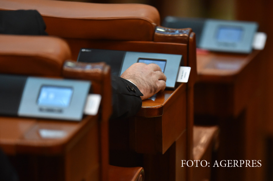 Legea defaimarii a lui Dragnea face prima victima: sistemul de vot electronic. Reactia unui deputat: "Da' ce votez?"