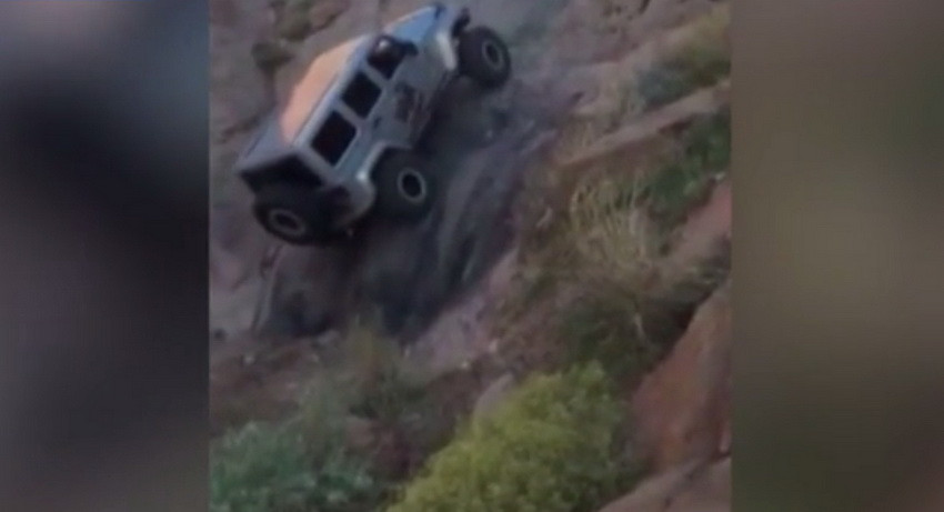 Trebuie sa vezi ca sa crezi ca asa ceva e posibil! Imaginile incredibile cu o masina 4x4 care aproape ca merge pe verticala! VIDEO