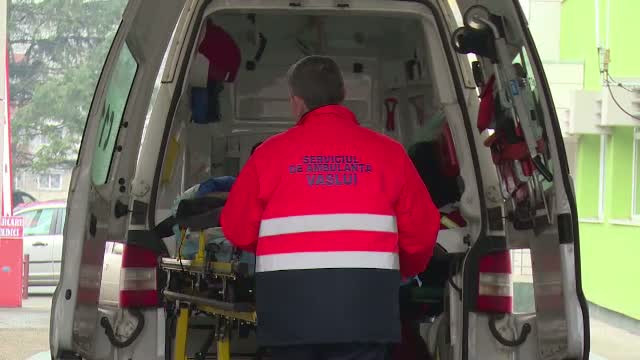 Doi copii, in stare grava din cauza sobei din casa parinteasca. Tatal a fost cel care a realizat ce se intampla