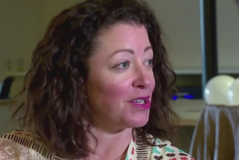 A mers la cina cu sotul ei si a gasit in mancare o perla rara mov. Suma la care a evaluat-o un specialist