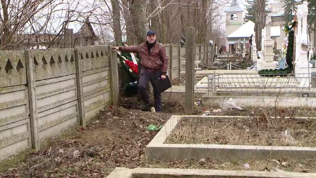 A plecat la munca in Italia, iar cand a revenit in tara a avut un soc. Ce a facut preotul satului cu terenul acestui iesean