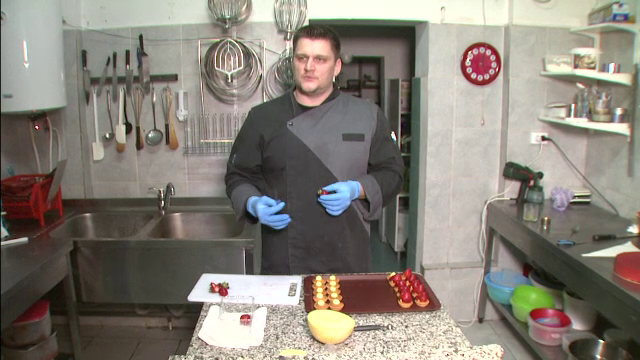 Tehnica rara cu care Alex Stan, juratul de la Bake Off Romania, isi decoreaza torturile. Ce sfaturi are pentru concurenti