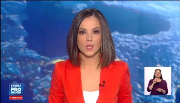 Paltoane militare, corsete feminine si fuste mini. Femeia-eroina, in viziunea Casei Prada, la saptamana modei de la Milano