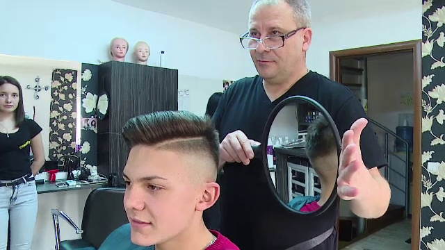 Gestul impresionant al unor frizeri din Sighisoara pentru un baietel de 5 ani, bolnav de leucemie. Ce au facut timp de o zi