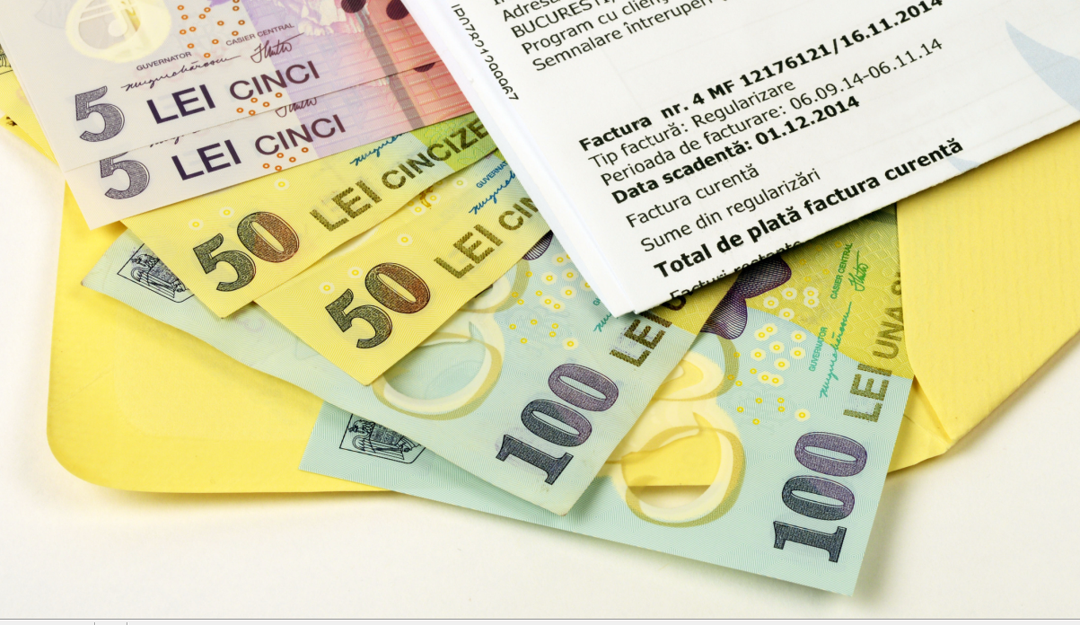 Factura ASTRONOMICA primita de o batrana din Mures. Cat are de platit la curent, desi are in casa doar un bec si un TV