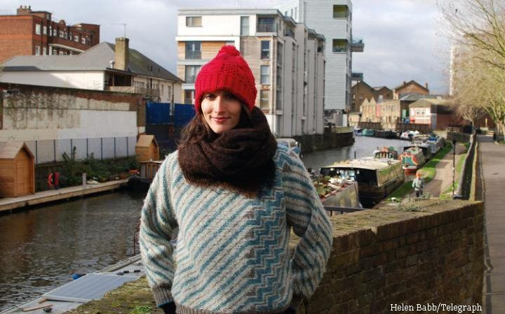 Nu si-a putut permite o chirie, asa ca a decis sa se mute intr-o barca. Cum arata locul in care a ajuns sa traiasca