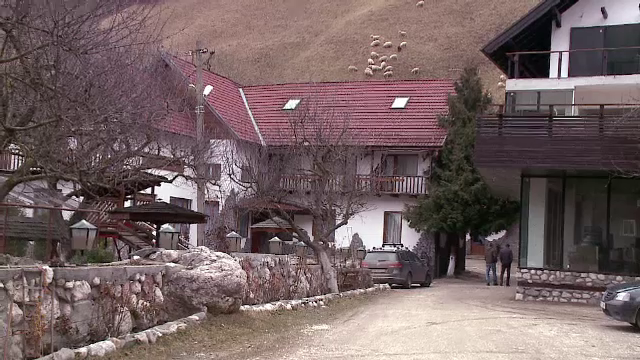 Cum vrea premierul Ciolos sa sustina gospodarii de la sate. Programul prin care antreprenorii locali vor fi ajutati de Guvern