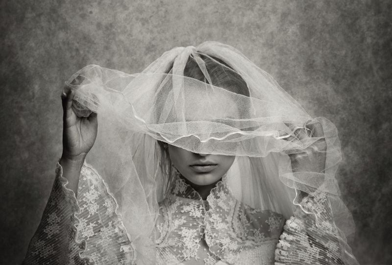 Locul in care oamenii platesc pentru a cumpara "mirese moarte". Ce se ascunde in spatele traditiei bizare