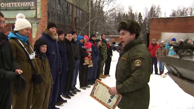 Solutiile gasite de autoritatile ruse pentru a-i tine pe turisti in tara: plimbari cu tancul si trasul cu arma