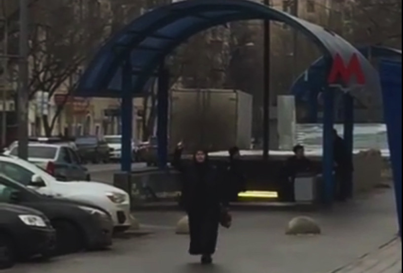 Bona din Moscova sustine ca a decapitat fetita "la ordinul lui Allah". Ce a dezvaluit un vecin al femeii