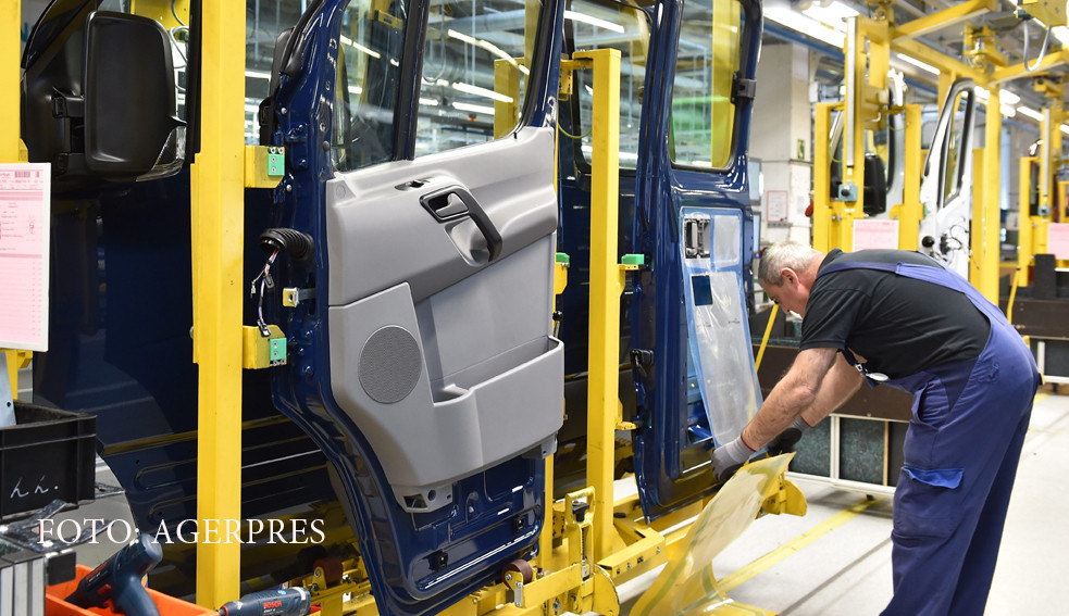 Producatorul auto care a decis sa concedieze robotii. "Economisim bani si ne salvam viitorul"