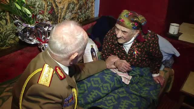 Cea mai in varsta vaduva de razboi din Romania, intalnire cu cel mai varstnic ofiter de cariera
