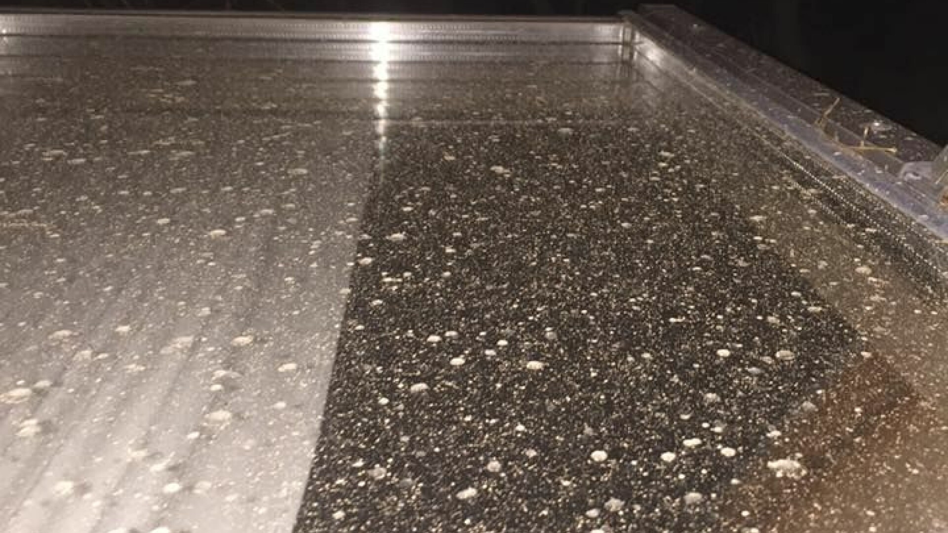 Ploaie insotita de microparticule albe si aer irespirabil in Alba. Explicatia pentru fenomenul ciudat resimtit de localnici