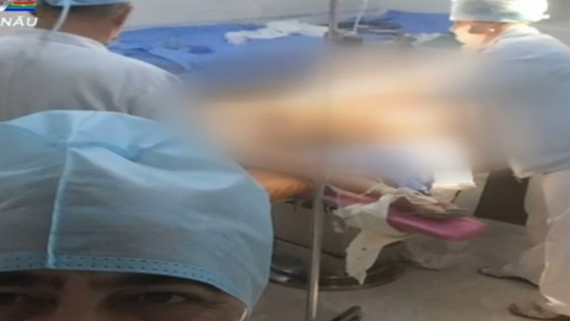 Un medic din R. Moldova este anchetat de superiori, dupa si-a facut un selfie in timpul operatiei de cezariana. VIDEO