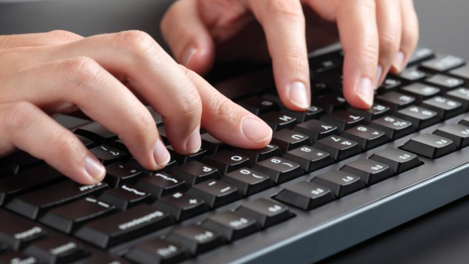 De ce au butoanele F si J de pe tastatura doua "umflaturi", in partea de jos