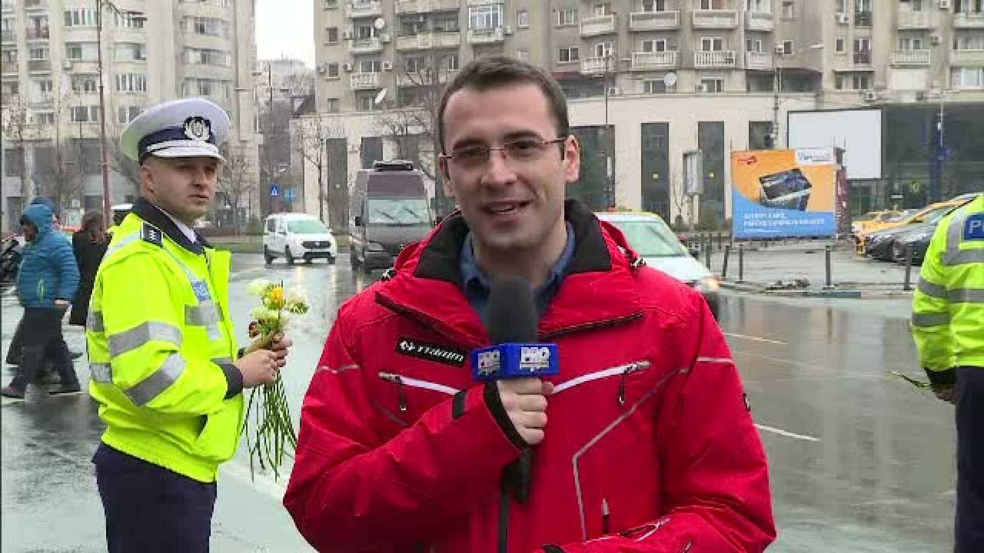 Surpriza in trafic pentru toate soferitele. Ce au primit doamnele trase pe dreapta de politistii de la Rutiera