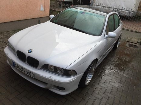 Si-a scos BMW-ul la vanzare pe net, insa nimeni nu vrea sa il cumpere cand il vede. Ce ascunde sub capota. FOTO