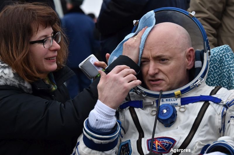 Aterizare Scott Kelly si Mikhail Kornienko