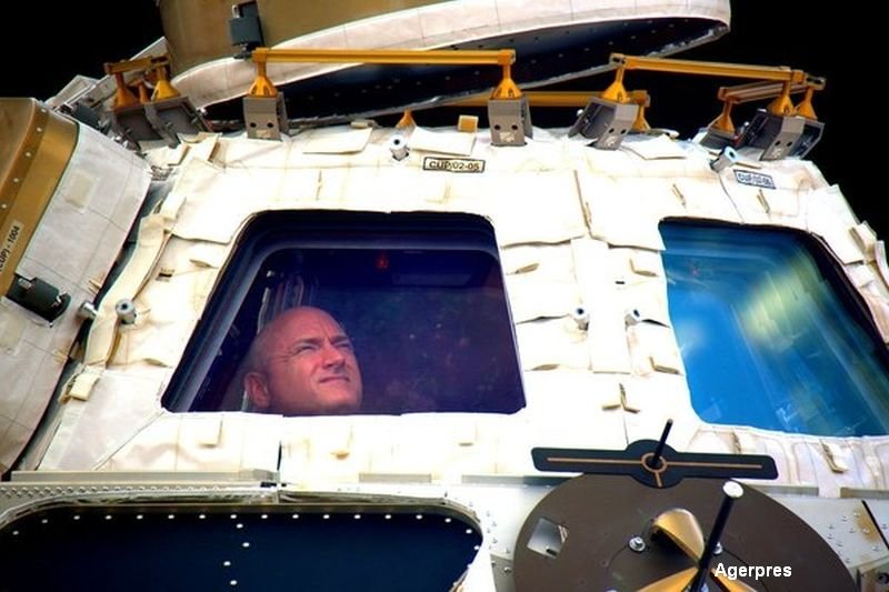 Aterizare Scott Kelly si Mikhail Kornienko
