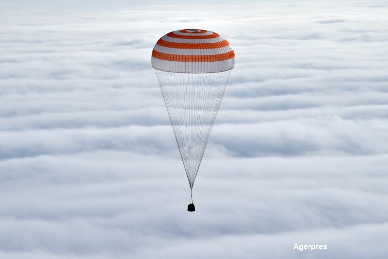 Aterizare Scott Kelly si Mikhail Kornienko
