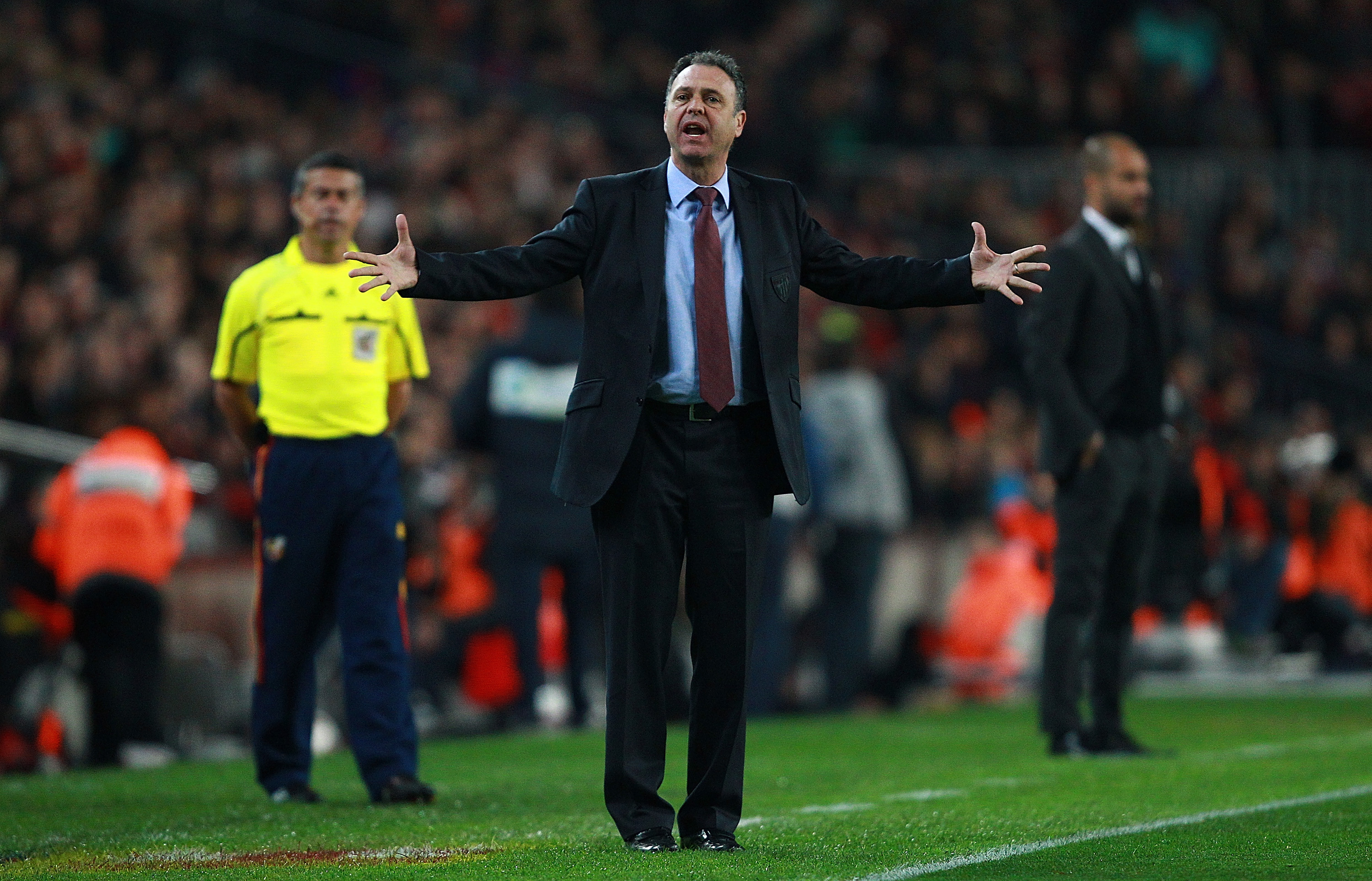 Metoda nebuna de a-i motiva pe jucatori inainte de meci! Antrenorul le-a pus un film pentru adulti! Cat s-a terminat partida