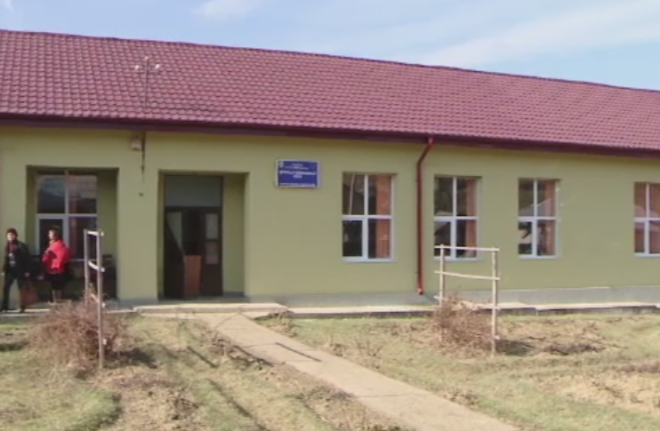 O scoala din Iasi a fost vandalizata. Satenii banuiesc o reglare de conturi intre doua familii