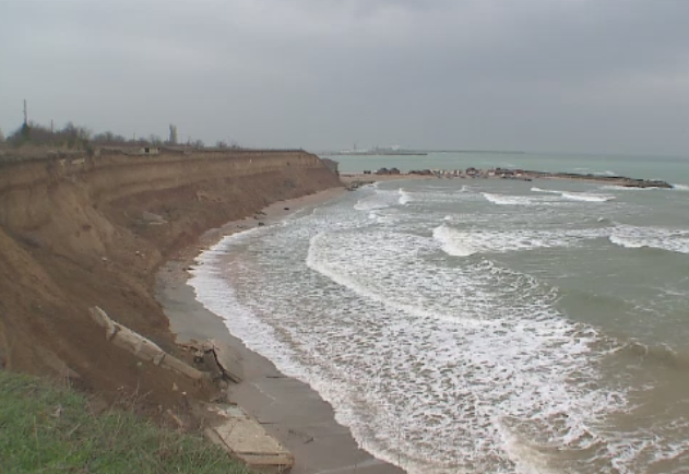Litoralul romanesc va castiga 2 milioane de metri patrati de nisip. Falezele care vor fi consolidate cu bani europeni