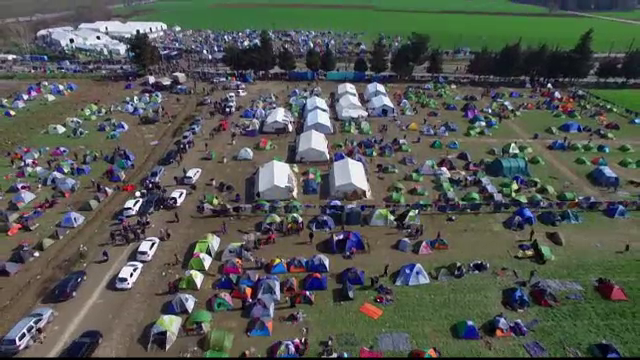 Planul UE de 1 miliard de euro pentru a face fata puhoiului de migranti. Refugiat: Fratii mei au fost ucisi in bombardamente