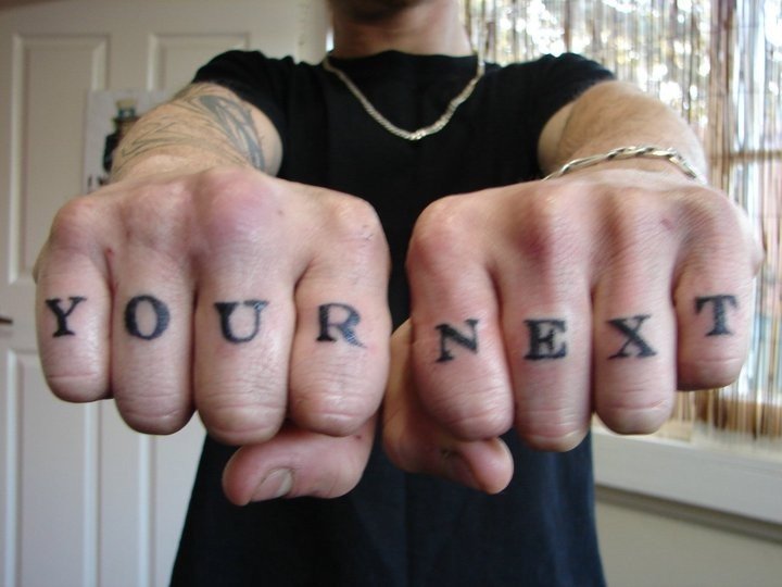 A vrut sa-si faca un tatuaj de BAD BOY, dar a ajuns de rasul internetului! Ce si-a scris acest barbat pe maini - 5