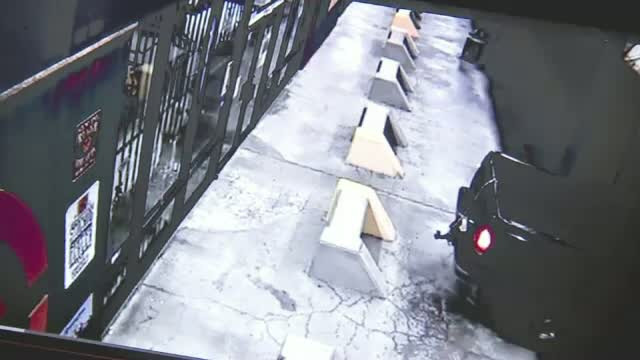 Imagini incredibile cu jaful care a avut loc la un magazin de arme. La cateva ore insa, hotii au avut parte de o surpriza