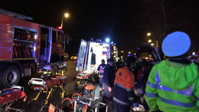 Impact devastator in Mamaia. Doi tineri au murit, iar doua fete sunt grav ranite, dupa ce au intrat cu masina intr-un stalp