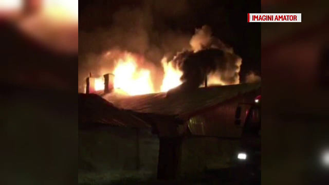 Doua case mistuite de flacari in orasul Voluntari. De la ce cred oamenii ca a pornit incendiul