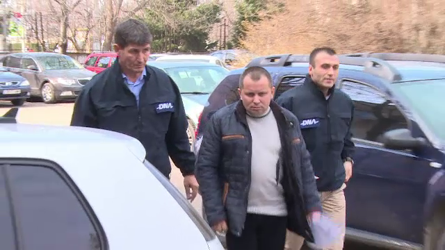 Garduri de beton si lucrari de amenajare in casa. Pentru ce avantaje isi mai risca unii procurorii cariera