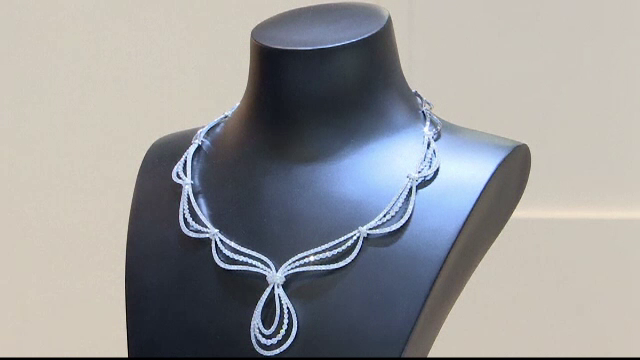 Targul de bijuterii de la Hong Kong. Care este metalul pretios la moda acum