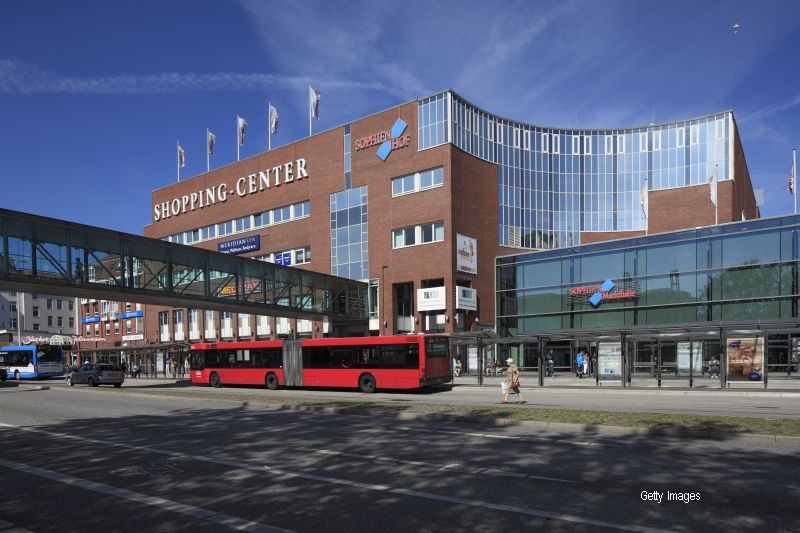 30 de migranti din Germania au urmarit trei adolescente pentru a le face poze. Cum au reactionat cand au vazut politia