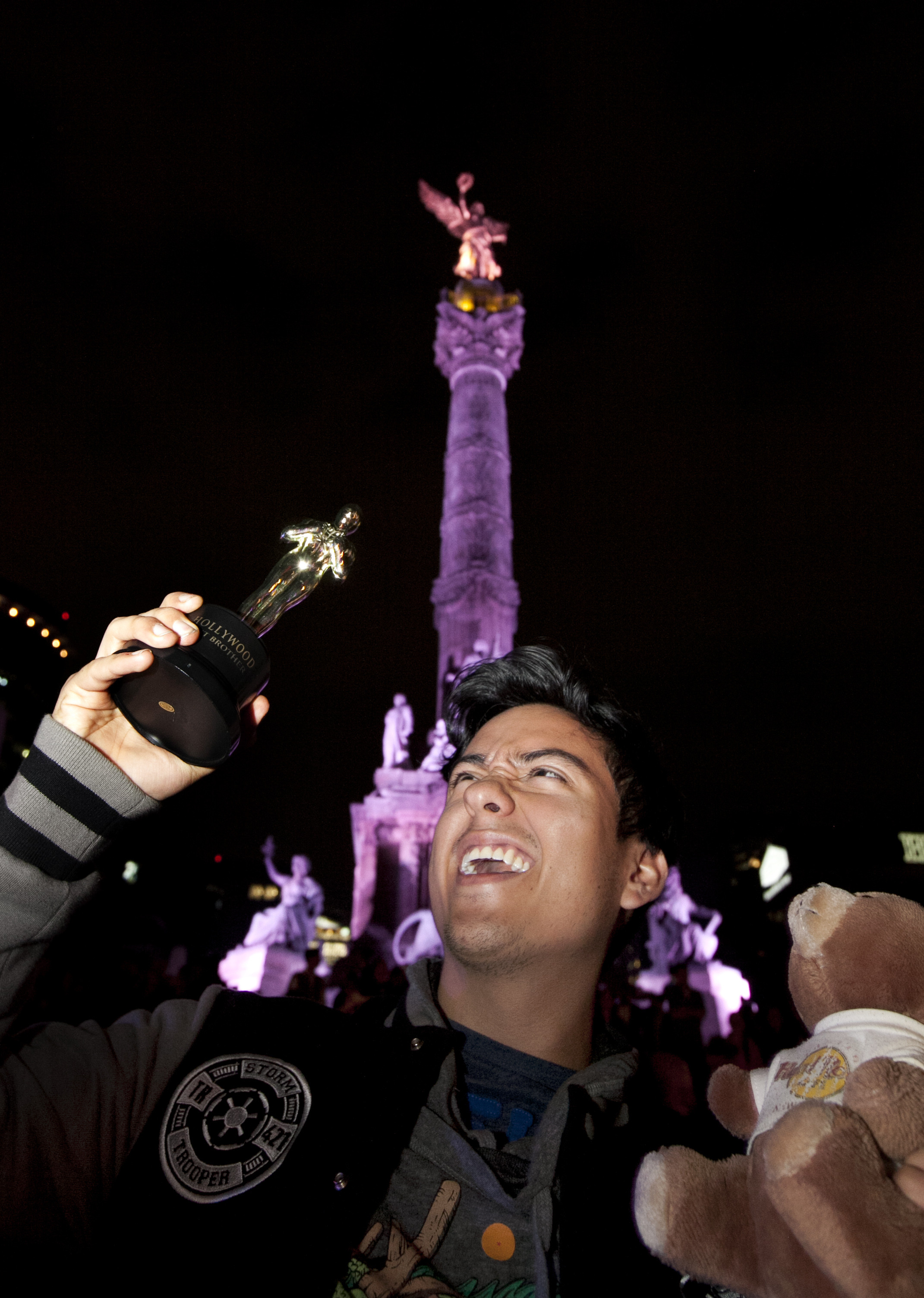 Cum au sarbatorit fanii victoria lui Leonardo DiCaprio la Oscaruri. Ce a aparut la cateva zile dupa pe strazile din L.A.