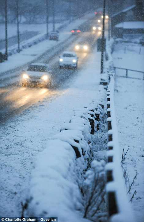 Ninsori abundente in Marea Britanie. 50 de scoli au fost inchise din cauza viscolului. GALERIE FOTO