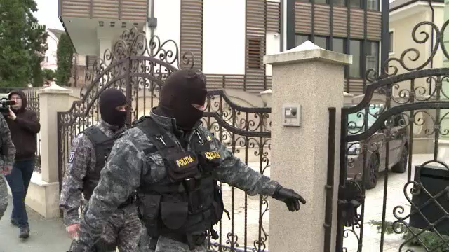 Dosarul Carpatica Asigurari. Ilie Carabulea, fiul sau si alti trei inculpati au fost arestati preventiv