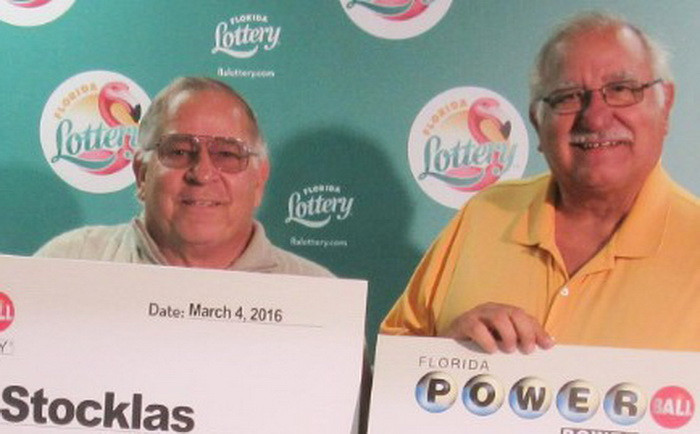 Doi frati au castigat la loterie, la aceeasi extragere. Surpriza privind sumele castigate de barbati