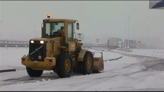 Iarna in toata regula in nordul Italiei. Viscolul a blocat ore intregi circulatia in mai multe orase