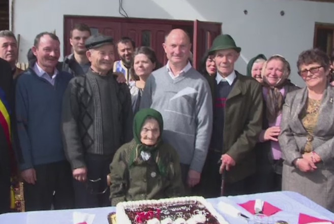 Cadoul primit de Dochia, o batrana din Gorj, care a implinit 105 ani. Motivul pentru care parintii i-au pus acest nume