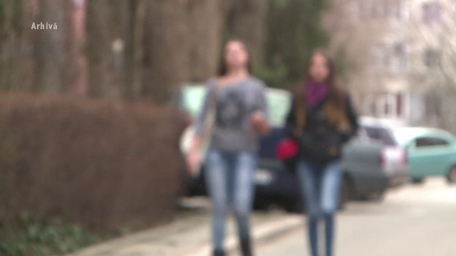 O eleva din Braila a cazut de la etajul al 3-lea al liceului. Tatal spune ca a fost un accident, dar colegii ei cred altceva