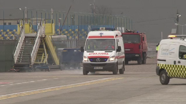 O batrana din Bacau se zbate intre viata si moarte, dupa ce a adormit cu o lumanare aprinsa. Cine a scos-o din incendiu