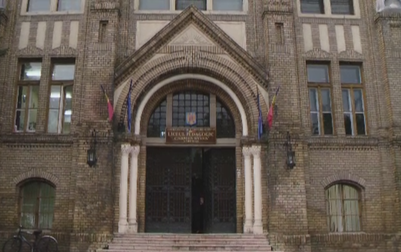 Acuzatii de discriminare la un liceu pedagogic din Timisoara. Copiii profesorilor si angajatilor au prioritate la inscriere