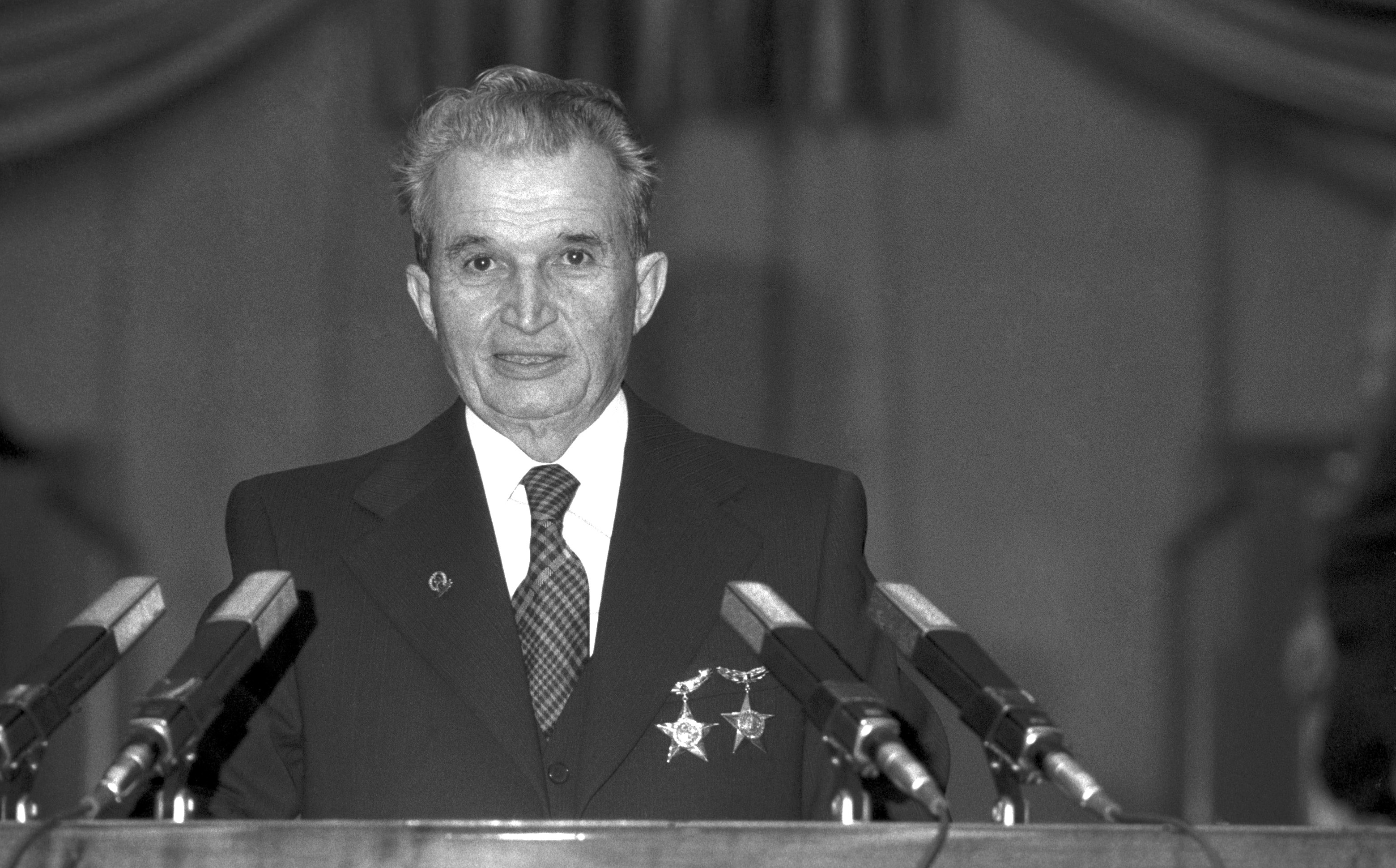 Imagini cu vizita lui Ceaușescu în Coreea de Nord în videoclipul trupei Pet Shop Boys