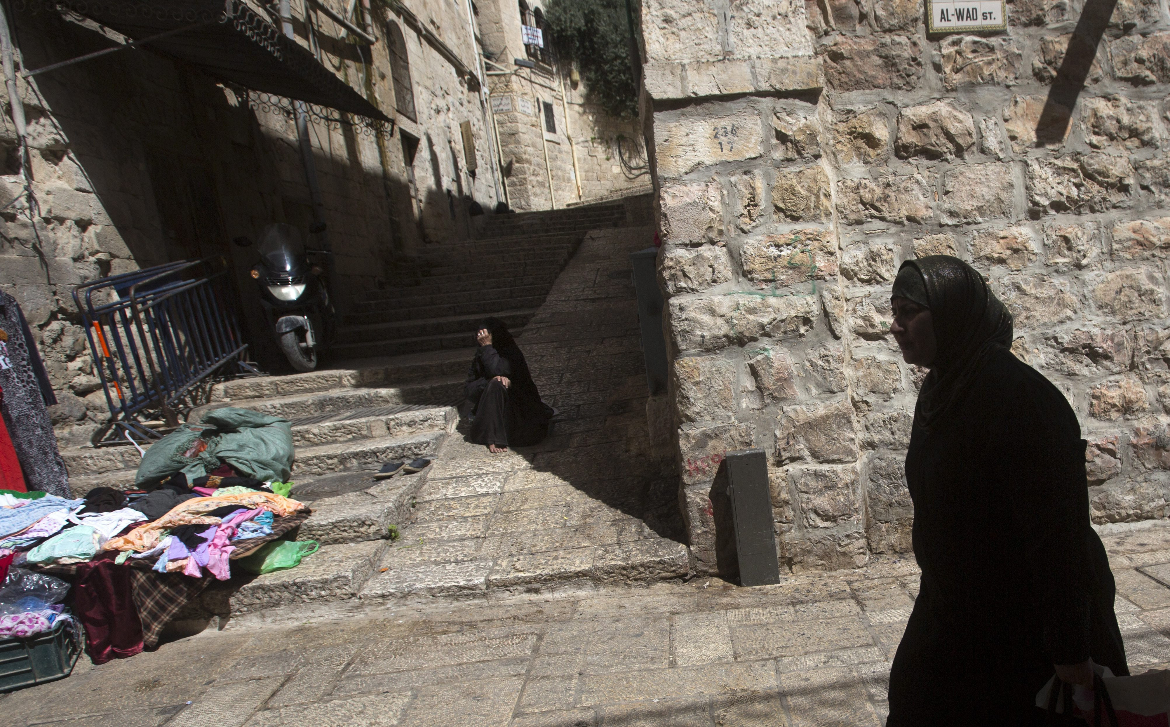 O femeie palestiniana a fost impuscata mortal de politisti, in Ierusalim. Femeia a vrut sa ii atace cu un cutit