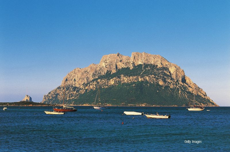 Unde se afla cel mai mic regat locuit din lume. Povestea pubului care s-a declarat ambasada pentru a scapa de legea antifumat